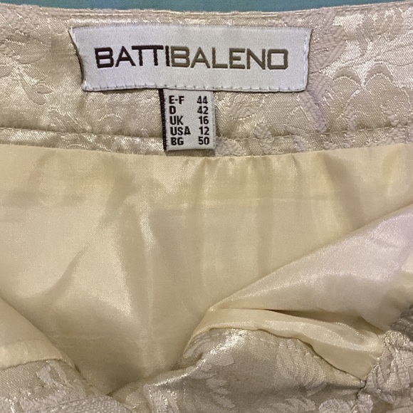 BattiBaleno Floral MIDI Skirt with missing hook at back - Picture 8 of 16
